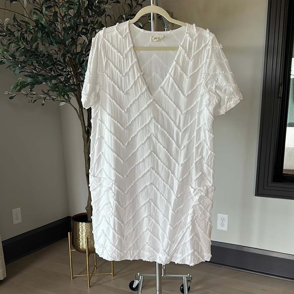Anthropologie Chic White Textured Chevron Dress